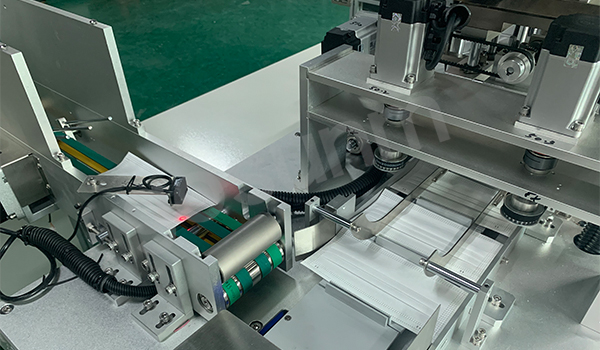 1618390445259531.jpg 一拖一內(nèi)耳口罩機.jpg