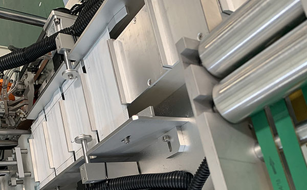 1650266269103695.jpg 一拖一外耳平面口罩機(jī)1.jpg