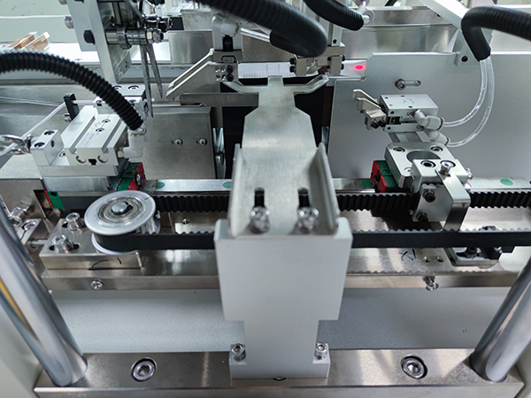 1651129321655190.jpg 全自動(dòng)口罩機(jī)部分調(diào)試圖2.jpg