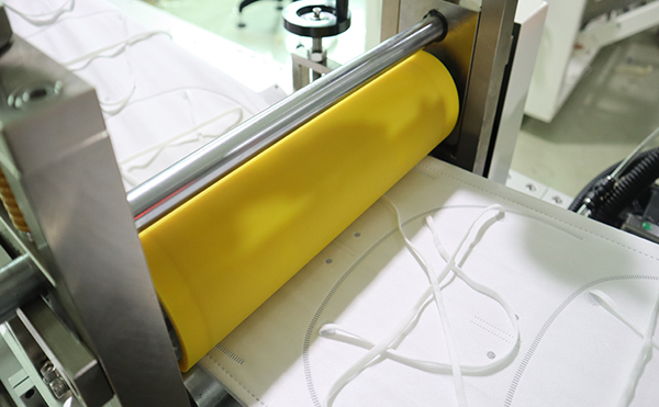 1671438622166457.jpg KN95全自動(dòng)口罩機(jī).jpg